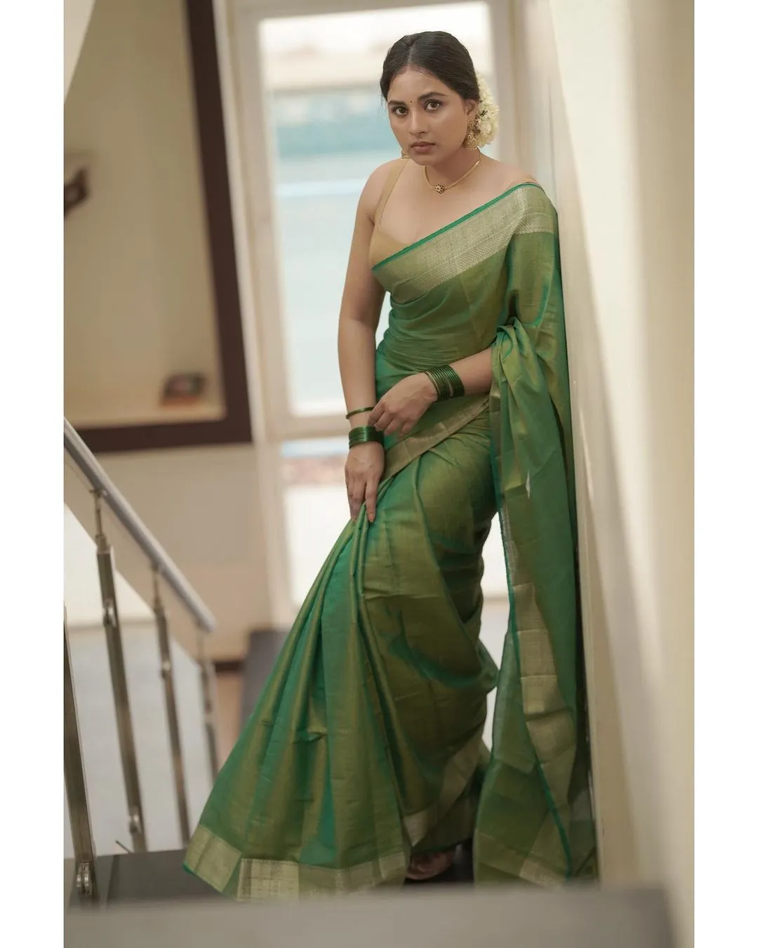 BEAUTIFUL INDIAN ACTRESS SRUSHTI DANGE IN SLEEVELESS GREEN SAREE 2